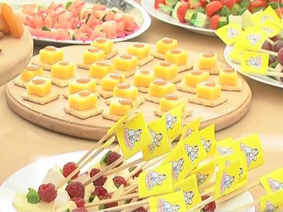 В Киеве установили «бутербродный» рекорд украинского сыра В Киеве установили «бутербродный» рекорд украинского сыра