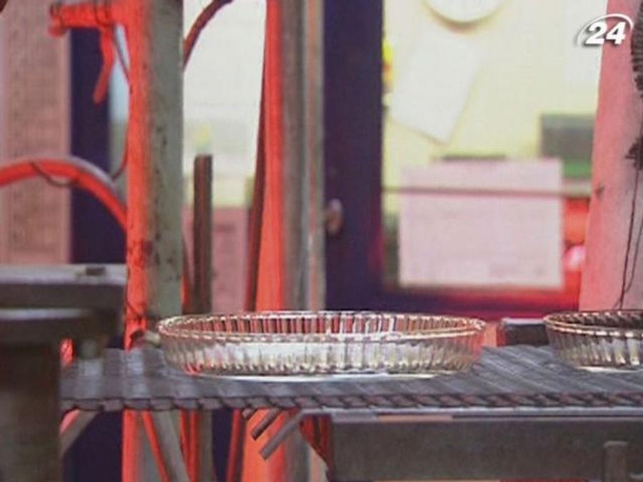 Как производят стекло, которое не трескается от огня - 24 Канал