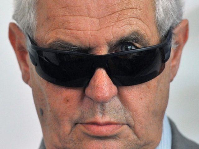 Чешский президент попрощался с губернатором Донетчины шуткой о Талибане Чешский президент попрощался с губернатором Донетчины шуткой о Талибане