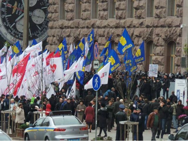 Мітинг під Київрадою закінчився