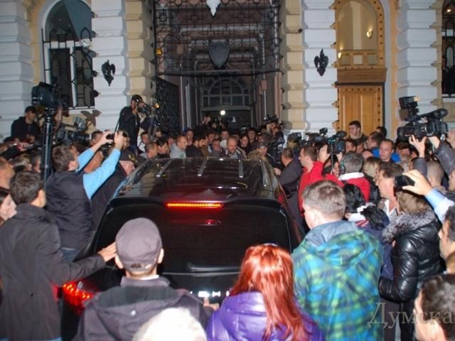 Марков пообіцяв вагітній дружині загризти зубами "урку", коли вийде (Відео) Марков пообіцяв вагітній дружині загризти зубами "урку", коли вийде (Відео)