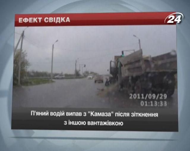 Пьяный водитель выпал из "КамАЗа" после столкновения с другим грузовиком