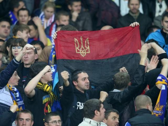 ФФУ попросила FARE виключити червоно-чорний прапор зі списку заборонених