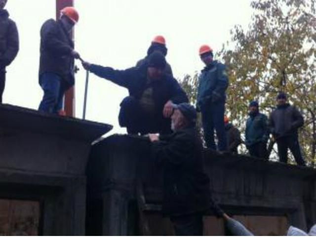 Кияни билися за історичну будівлю Кияни билися за історичну будівлю