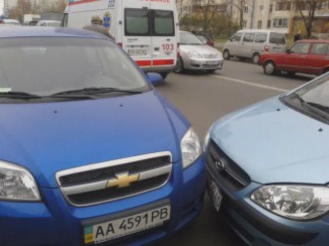 У Києві зіткнулися одразу 4 автівки (Фото)