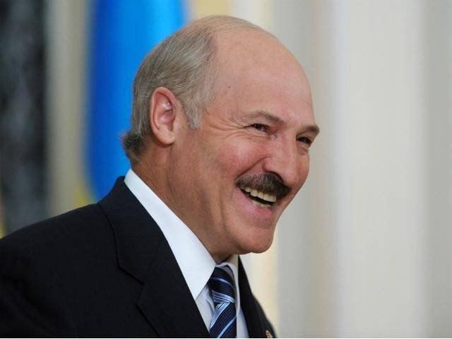 Лукашенко всівся у крісло Путіна 