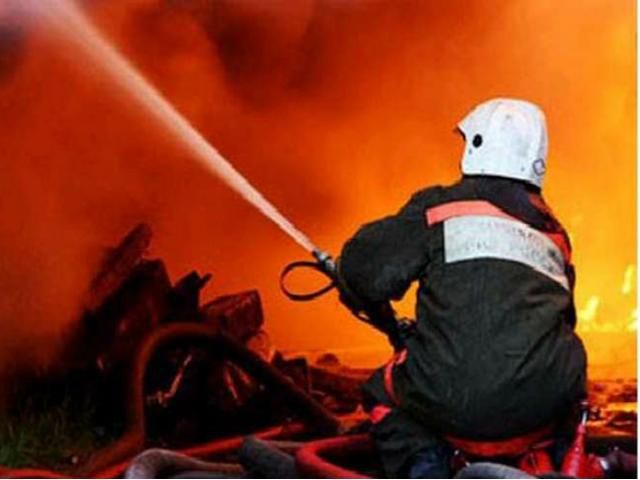 В Харькове сожгли лимузин (Видео) В Харькове сожгли лимузин (Видео)