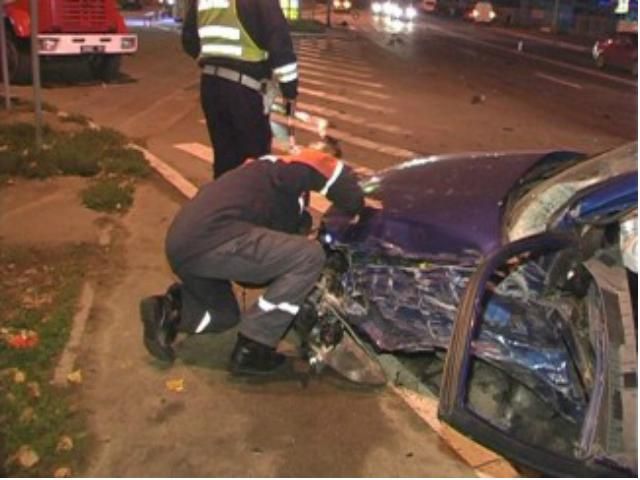 В потрійній аварії у Києві постраждали 2 людей (Фото) В потрійній аварії у Києві постраждали 2 людей (Фото)