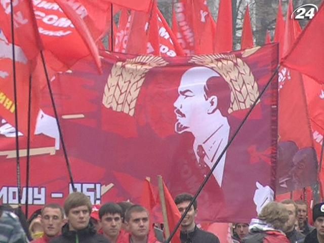 Регіонали і комуністи відзначили в Києві дві річниці