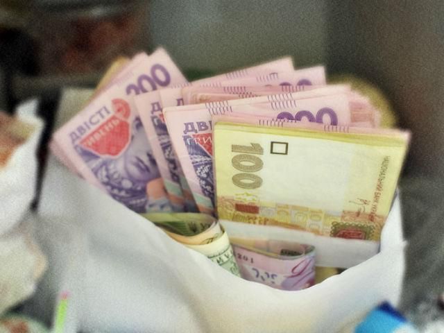У украинцев уменьшилась средняя зарплата до 3 тысяч 261 гривни, – Госстат