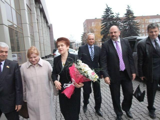 Табачник і перша леді України погуляли на річниці польоту у космос наставника Януковича Табачник і перша леді України погуляли на річниці польоту у космос наставника Януковича