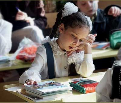 На Закарпатті відмінили канікули, школярі збираються на мітинг На Закарпатті відмінили канікули, школярі збираються на мітинг