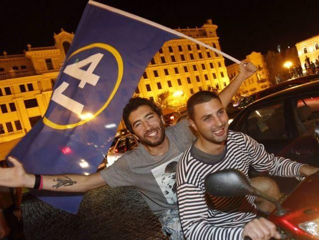 Грузины вышли на улицы праздновать избрание президента Грузины вышли на улицы праздновать избрание президента