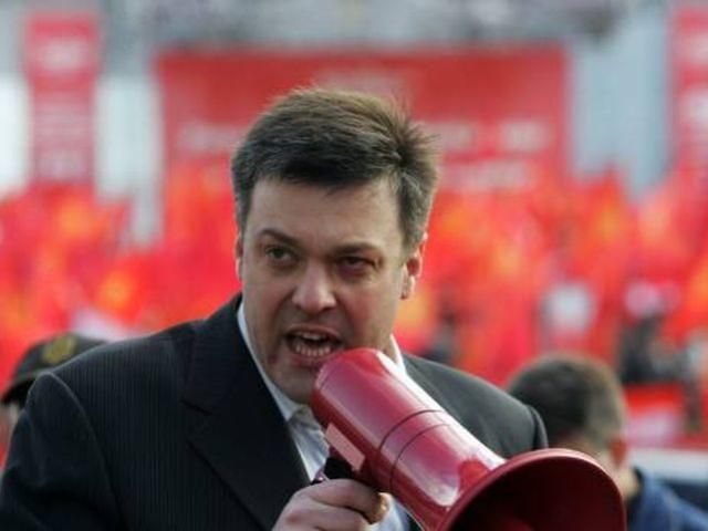 Тягнибок возглавил пикетирование МВД - требует прекратить преследования