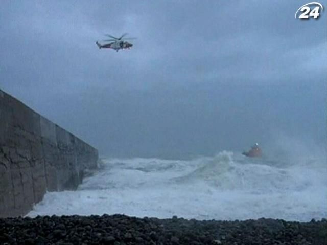 Шторм у Великобританії забрав життя 2 людей Шторм у Великобританії забрав життя 2 людей