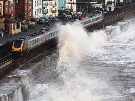 Мощный шторм из Великобритании грозит Санкт-Петербургу Мощный шторм из Великобритании грозит Санкт-Петербургу