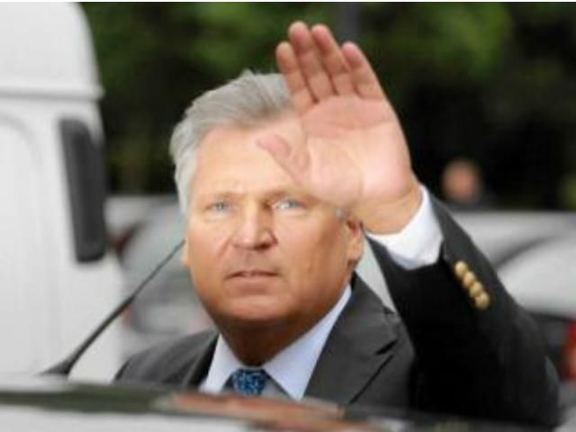 В Польше кортеж Квасьневского сбил велосипедиста В Польше кортеж Квасьневского сбил велосипедиста