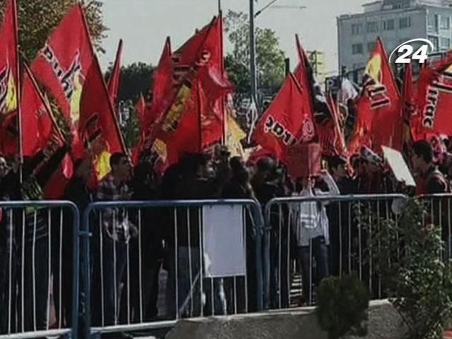 В Анкаре тысячи митингующих подрались с правоохранителями
