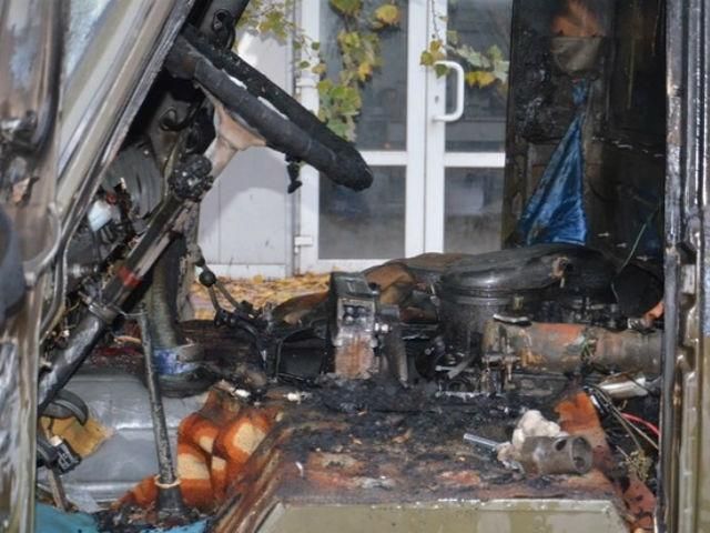 У Миколаєві під час руху згорів автобус "Укрпошти": є постраждалий (Фото) У Миколаєві під час руху згорів автобус "Укрпошти": є постраждалий (Фото)