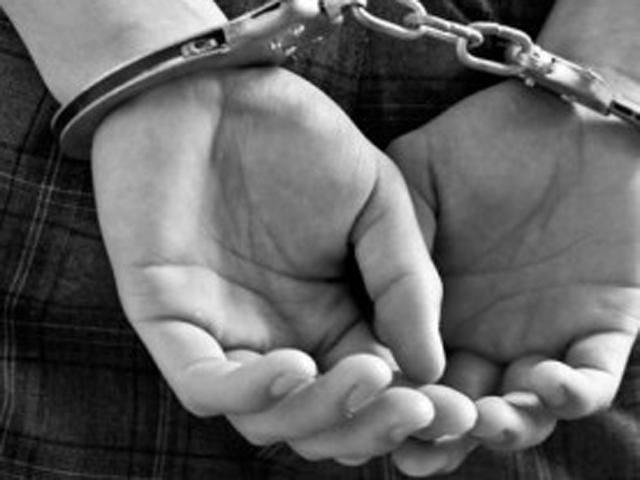 Жінка два роки утримувала свою маленьку дочку у багажнику Жінка два роки утримувала свою маленьку дочку у багажнику