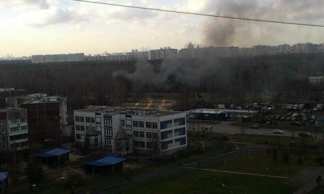 В Москве между домов упал вертолет