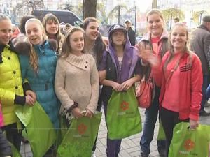 Банк "Надра" пригласил на футбольный матч "Динамо" 800 детей Банк "Надра" пригласил на футбольный матч "Динамо" 800 детей