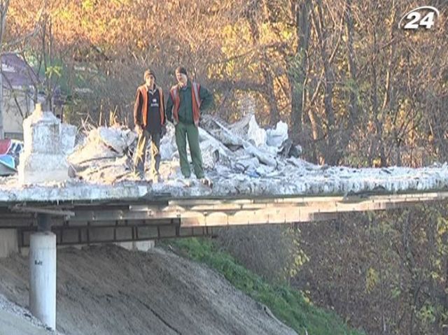 До оглядового майданчика в Маріїнському парку збудують два ліфти До оглядового майданчика в Маріїнському парку збудують два ліфти
