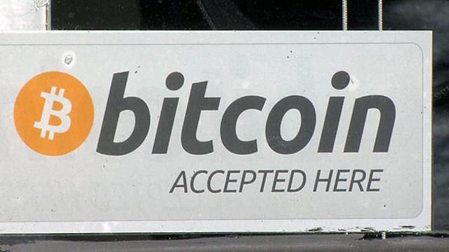 В Канаде появился первый в мире банкомат, который "выдает" интернет-валюту В Канаде появился первый в мире банкомат, который "выдает" интернет-валюту