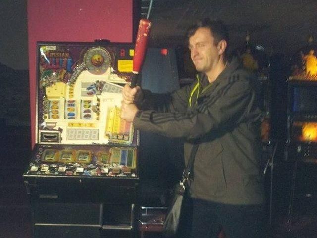 Свободовец разбил казино в Белой Церкви (Фото) Свободовец разбил казино в Белой Церкви (Фото)