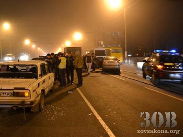 В Днепропетровске по вине пьяного водителя произошла авария с участием 8 машин (Видео)