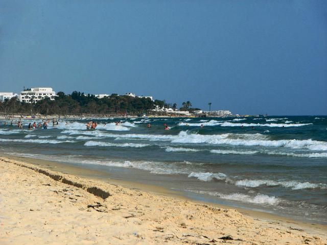 Терорист-смертник підірвався на туніському курорті 