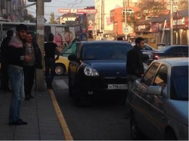 Від вибуху в Махачкалі постраждали уже 14 людей Від вибуху в Махачкалі постраждали уже 14 людей