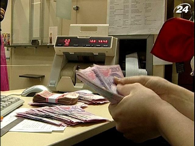 Нацбанк втримуватиме гривню адміністративними методами, - експерт Нацбанк втримуватиме гривню адміністративними методами, - експерт