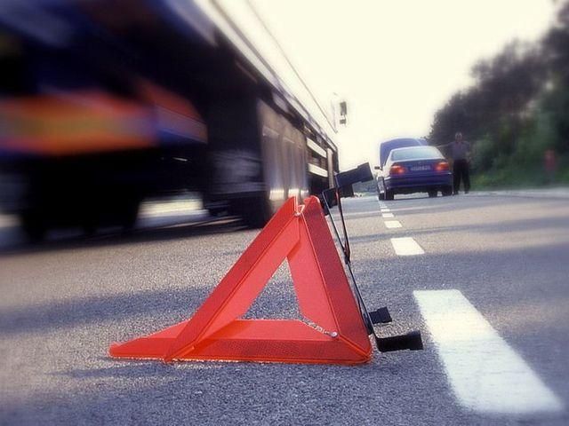 У Києві авто збило чоловіка, який випав із маршрутки У Києві авто збило чоловіка, який випав із маршрутки