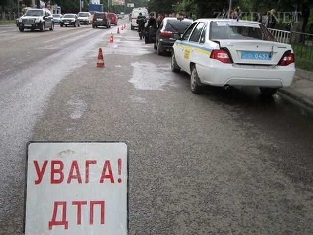 На Львівщині легковик протаранив автобус: 7 постраждалих