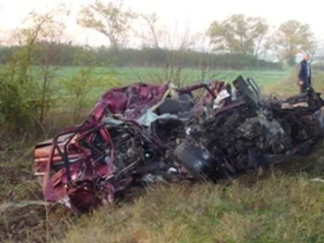 На Одещині автобус розтрощив легковик: є жертви На Одещині автобус розтрощив легковик: є жертви