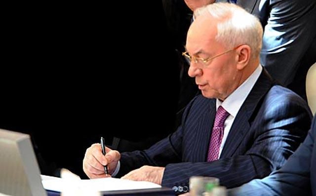 Азаров не видит ничего плохого в Хэллоуине Азаров не видит ничего плохого в Хэллоуине