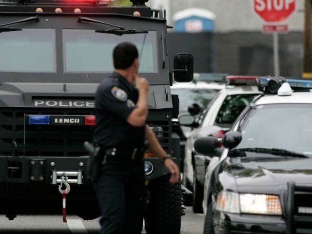 В Лос-Анджелесе из-за стрельбы закрыли аэропорт В Лос-Анджелесе из-за стрельбы закрыли аэропорт