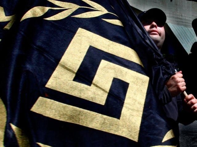 В Афинах возле офиса радикальной правой партии убили двух человек В Афинах возле офиса радикальной правой партии убили двух человек