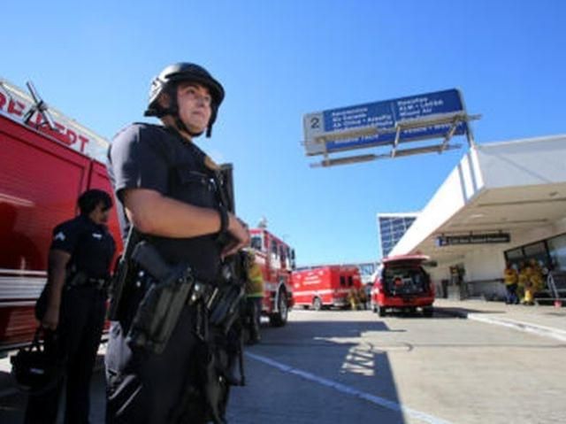 Стрельбу в аэропорту Лос-Анджелеса устроил 23-летний парень