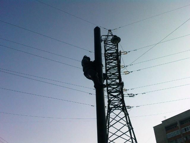 В Росії відкрили пам'ятник електрику В Росії відкрили пам'ятник електрику