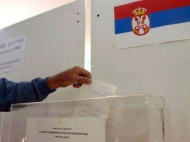 У Косово перервали вибори через напад на дільницю