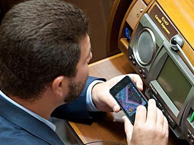 Регіонал "покнопкодавив" за сусіда (Відео) Регіонал "покнопкодавив" за сусіда (Відео)