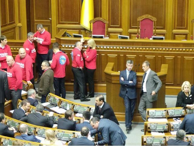 Сьогодні Рада спробує скасувати депутатські пільги Сьогодні Рада спробує скасувати депутатські пільги