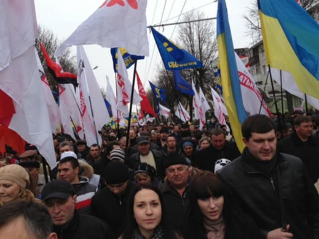 "Батьківщина" кличе людей на мітинг 