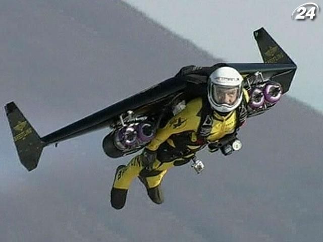 Швейцарский изобретатель облетел японский вулкан Фудзияма Швейцарский изобретатель облетел японский вулкан Фудзияма