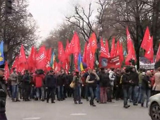 В Совет направляются колонны УДАРа и "Батькивщины" (Фото. Видео) В Совет направляются колонны УДАРа и "Батькивщины" (Фото. Видео)