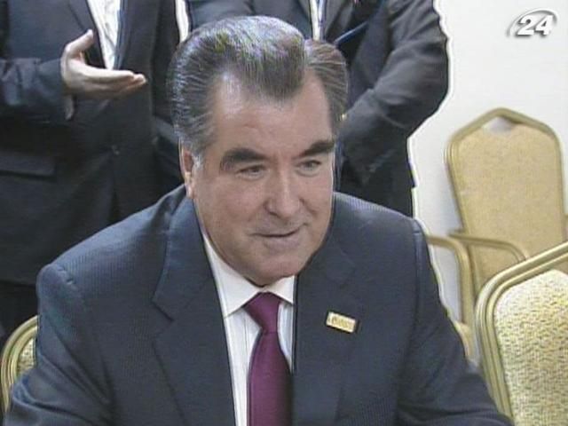 В Таджикистане четвертый переизбрали президента Эмомали Рахмона