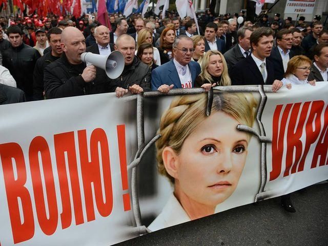 Яценюк з Кличком помітингували біля Ради (Фото) Яценюк з Кличком помітингували біля Ради (Фото)