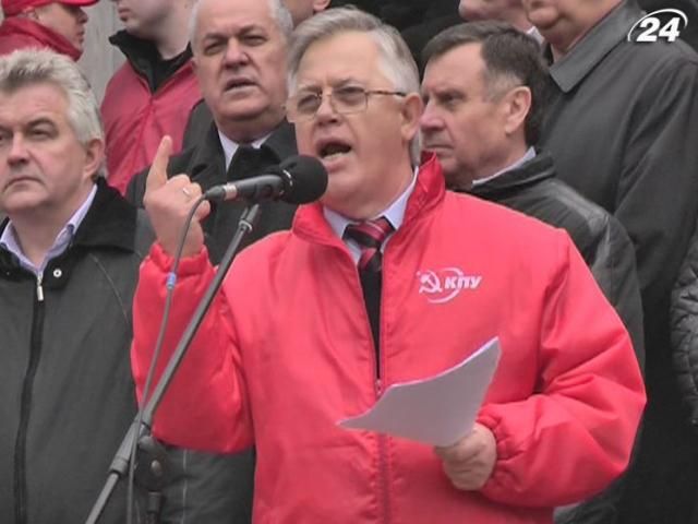 От Украины требуют освободить одного олигарха, – Симоненко От Украины требуют освободить одного олигарха, – Симоненко